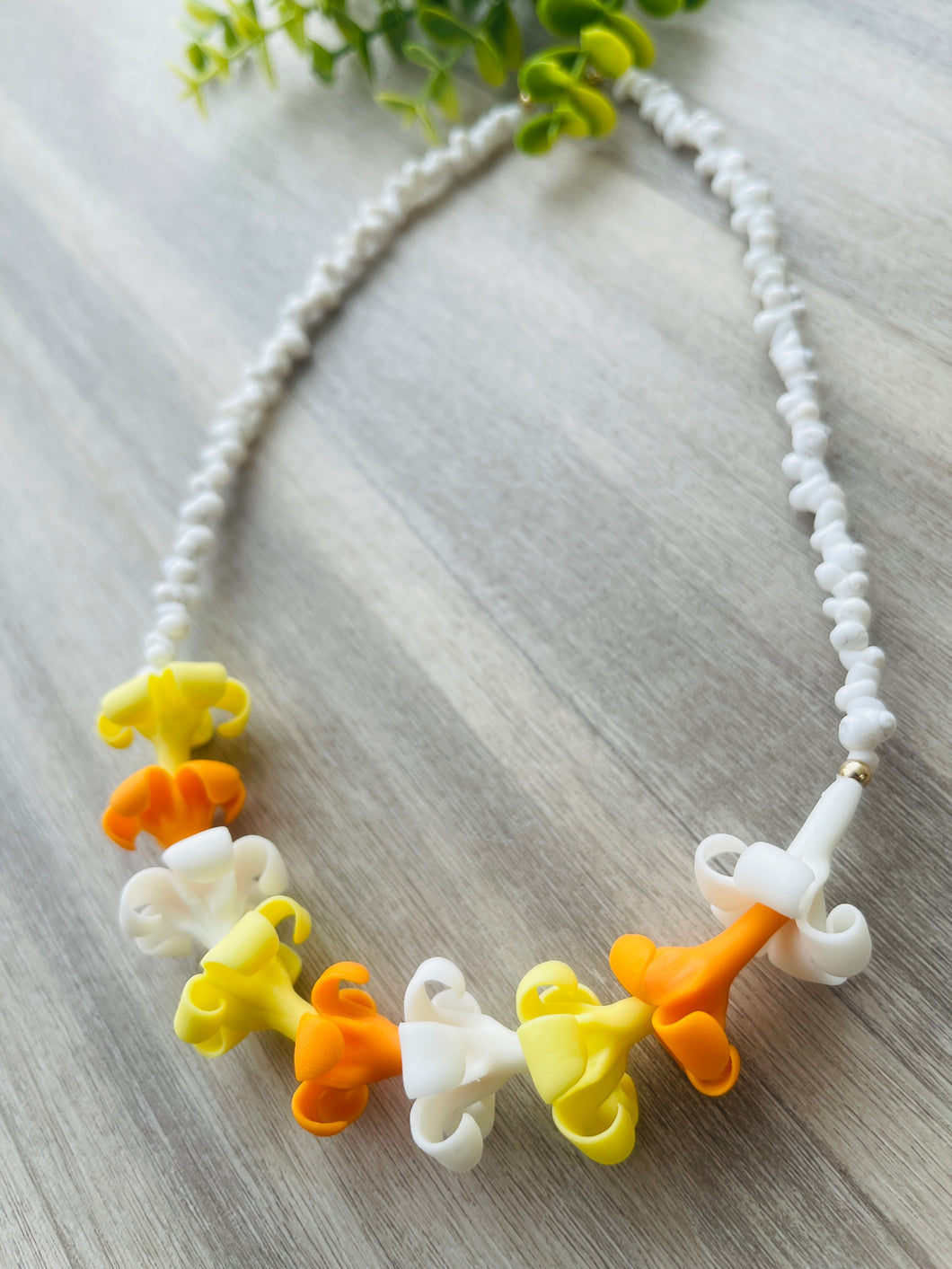 Puakenikeni with Mango shell necklace