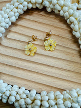 Yellow Hibiscus Post / earrings