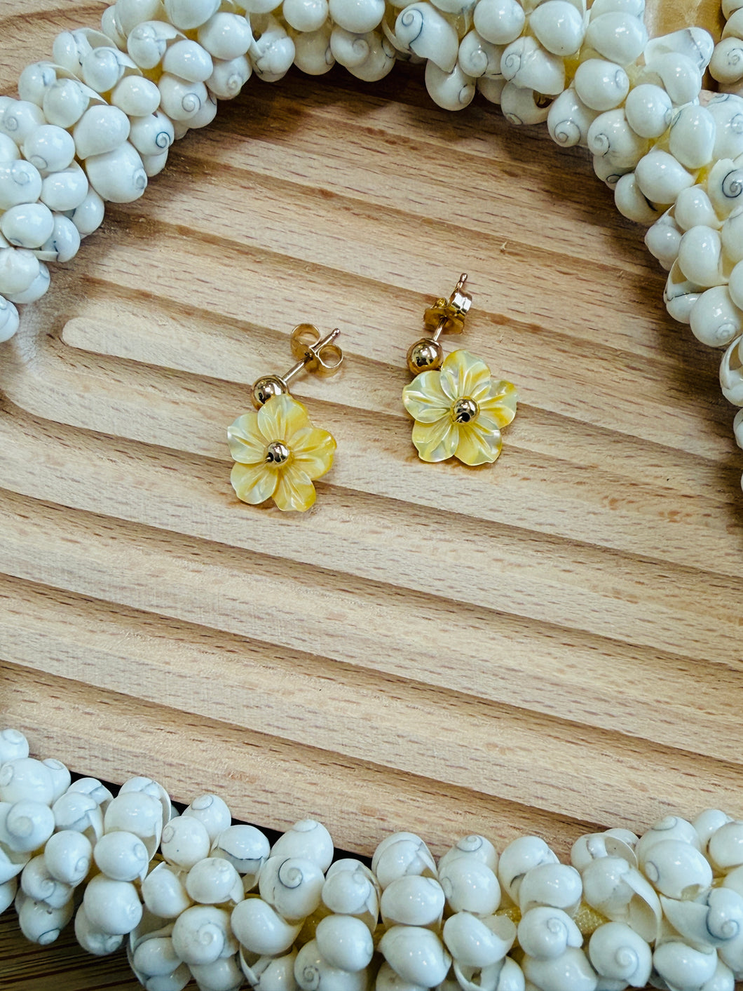 Yellow Hibiscus Post / earrings