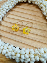 Yellow Hibiscus Post / earrings
