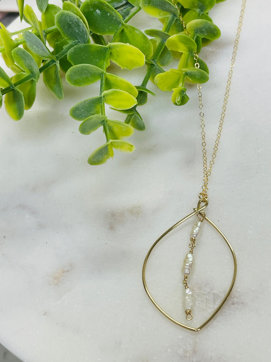Fresh white Pearl Leaf necklace
