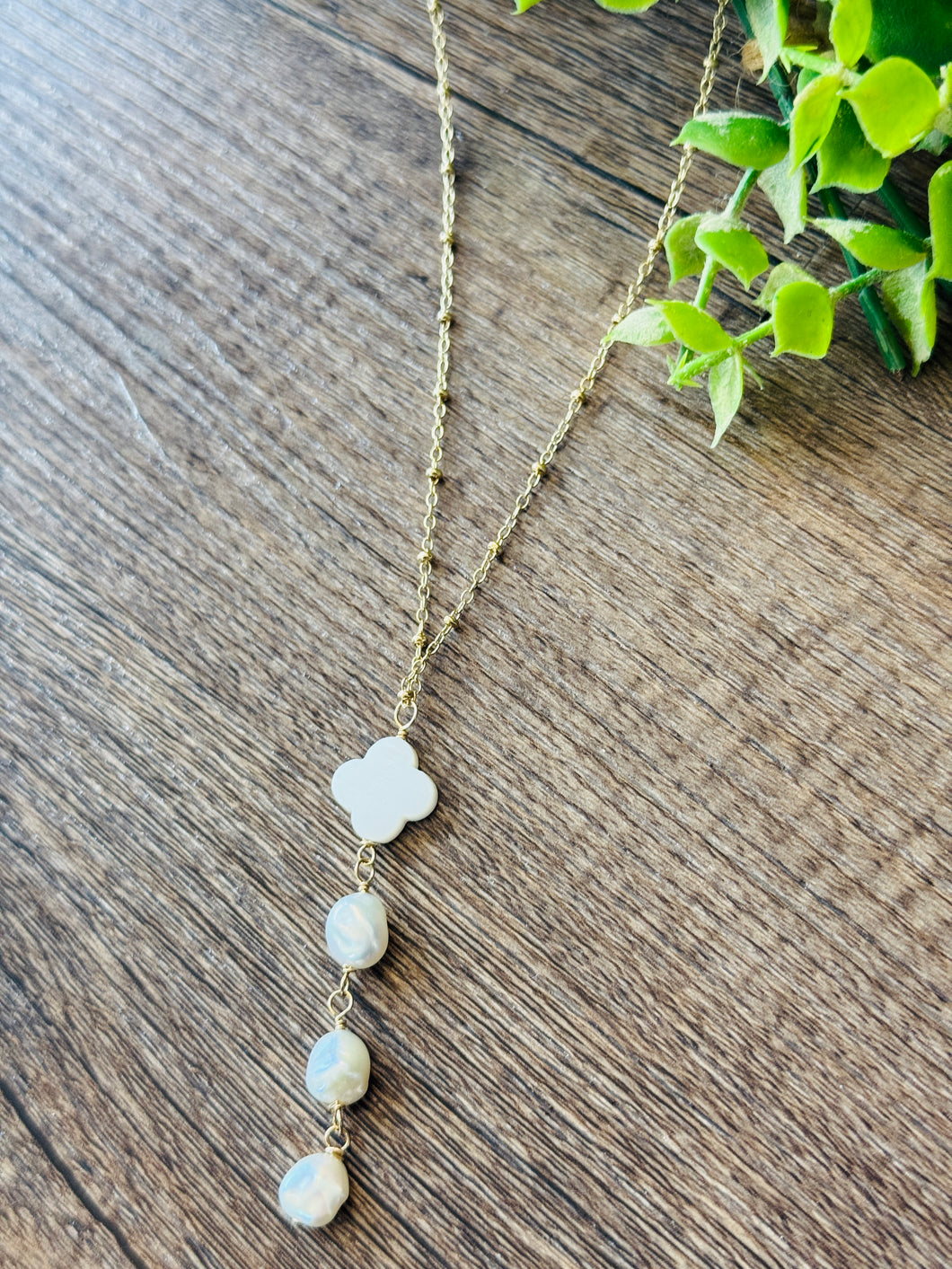 White Flower & Pearl necklace