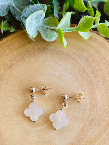 White Pua short earrings